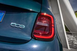 Fiat 500 la Prima 2020 года 